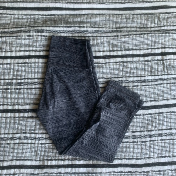 Lululemon Wunder Under Crop Leggings - Picture 1 of 4
